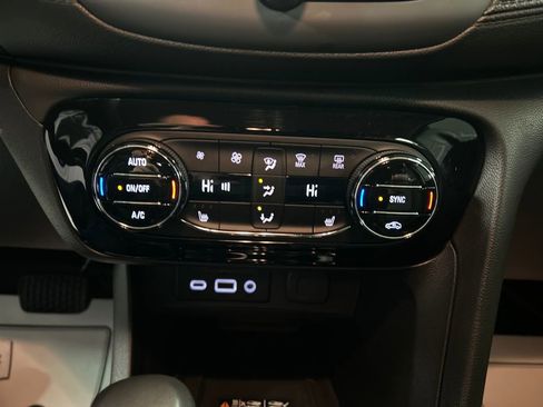 Used 2021 Buick Encore GX Essence w/ Advanced Technology Package image 19