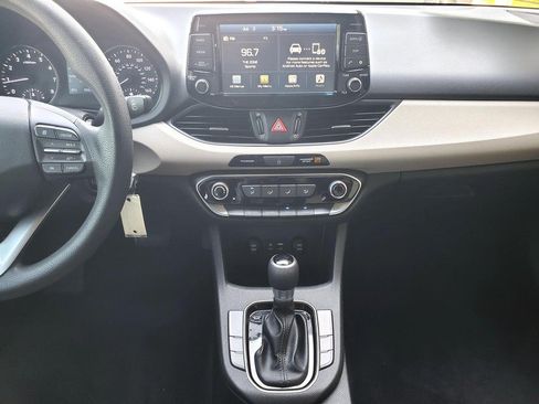 Used 2018 Hyundai Elantra GT FWD image 10