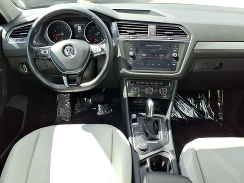 Used 2018 Volkswagen Tiguan SE AWD/4WD image 15