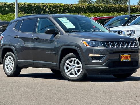 Used 2018 Jeep Compass Sport FWD image 2