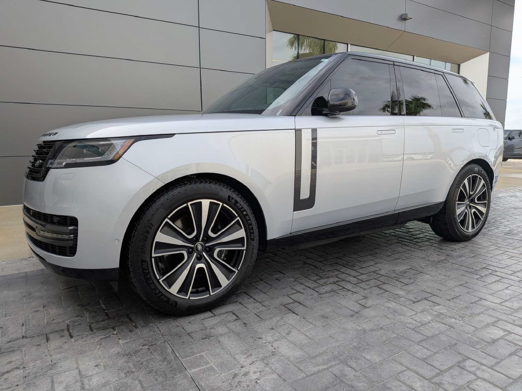 Certified 2025 Land Rover Range Rover SE AWD/4WD image 1