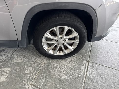 Used 2019 Jeep Cherokee Latitude w/ Popular Appearance Group FWD image 12