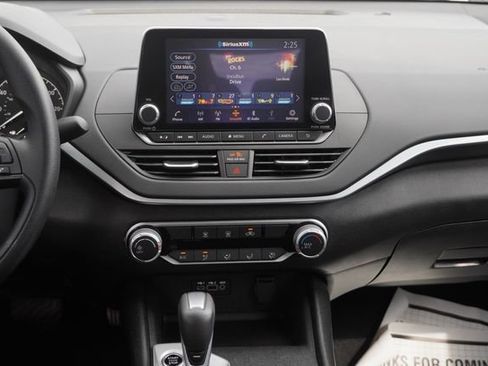 Used 2025 Nissan Altima 2.5 S image 12