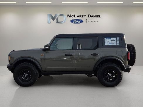 New 2025 Ford Bronco Badlands image 3