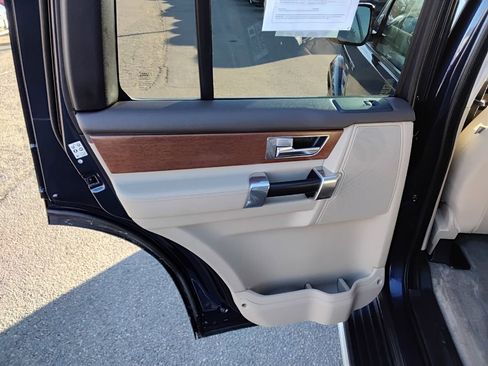 Used 2016 Land Rover LR4 HSE image 19