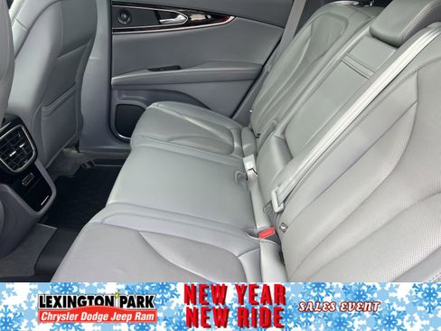 Used 2021 Lincoln Nautilus Reserve w/ Equipment Group 201A image 10