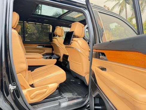 Used 2022 Jeep Grand Wagoneer Series III w/ Rear Seat Video Group 1 AWD/4WD image 52
