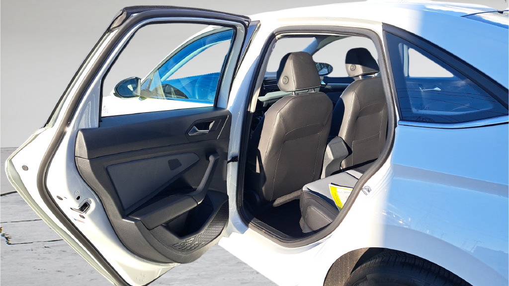Used 2025 Volkswagen Jetta SE FWD image 11