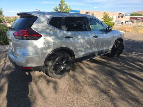 Used 2018 Nissan Rogue S FWD image 3