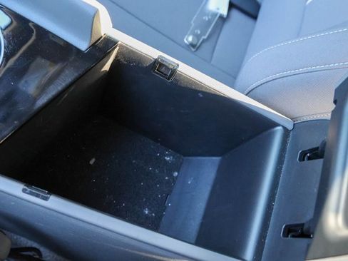 Used 2025 Hyundai Elantra SEL image 19