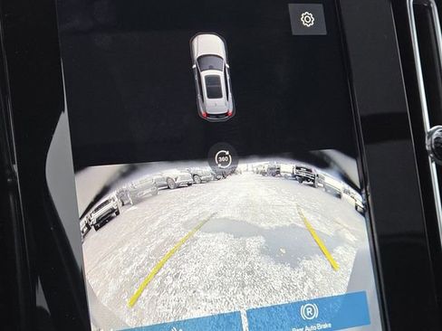 Used 2025 Volvo XC40 B5 Plus image 11