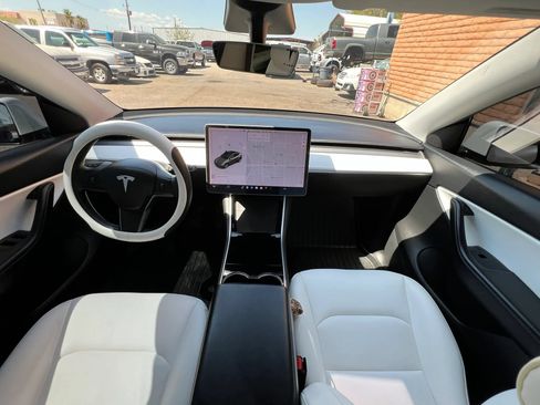Used 2020 Tesla Model Y Long Range AWD/4WD image 23