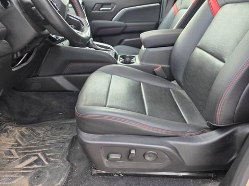 Used 2023 Chevrolet Colorado Z71 w/ Z71 Convenience Package 2 AWD/4WD image 11