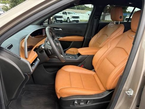 Used 2024 Cadillac XT4 Premium Luxury FWD image 14