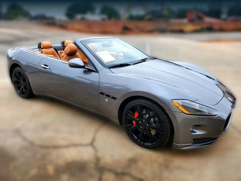 Used 2011 Maserati GranTurismo Convertible RWD image 29