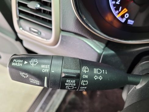 Used 2016 Jeep Grand Cherokee Laredo image 33