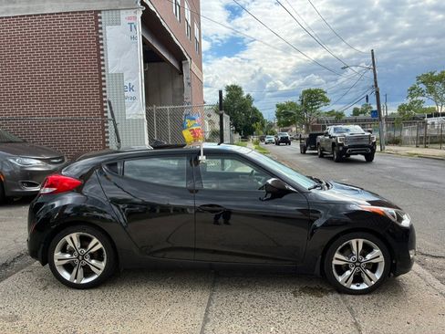 Used 2017 Hyundai Veloster Value Edition FWD image 9