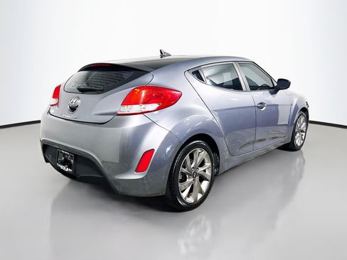 Used 2017 Hyundai Veloster FWD image 4