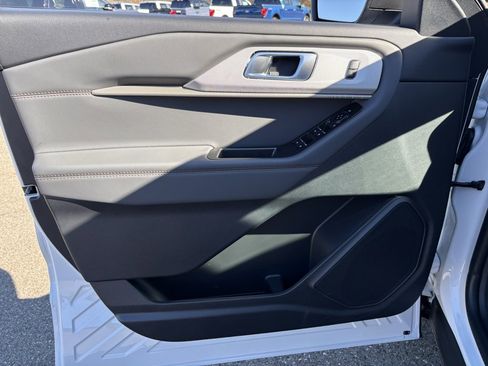 New 2026 Ford Explorer Active w/ Active Comfort Package image 36