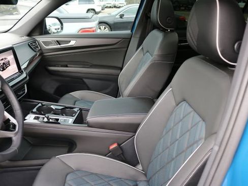 Used 2025 Volkswagen Atlas Cross Sport SEL Premium R-Line image 12