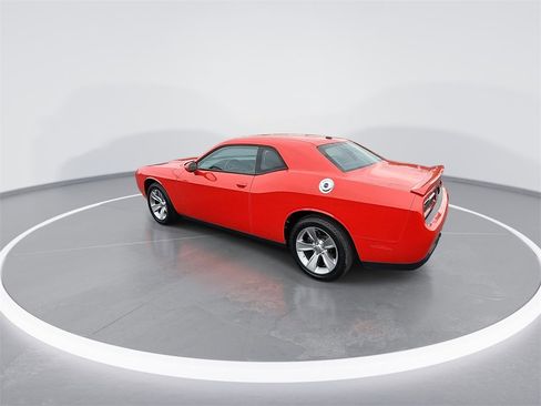 Used 2019 Dodge Challenger SXT image 6