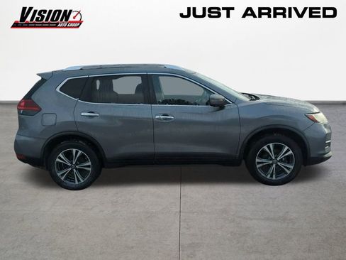 Used 2019 Nissan Rogue SV w/ Sun & Sound Touring Package image 4