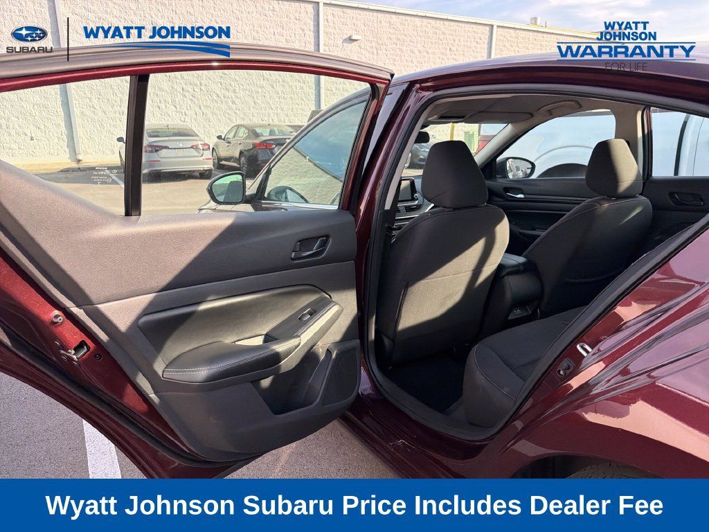 Used 2025 Nissan Altima 2.5 SV FWD image 27
