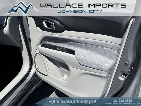 Used 2022 Jeep Compass Latitude w/ Sun and Sound Group AWD/4WD image 36