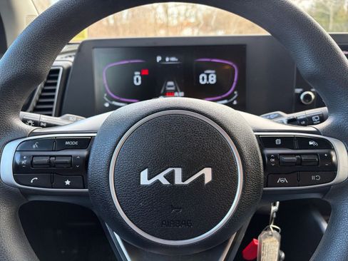 Used 2025 Kia Sportage LX image 27