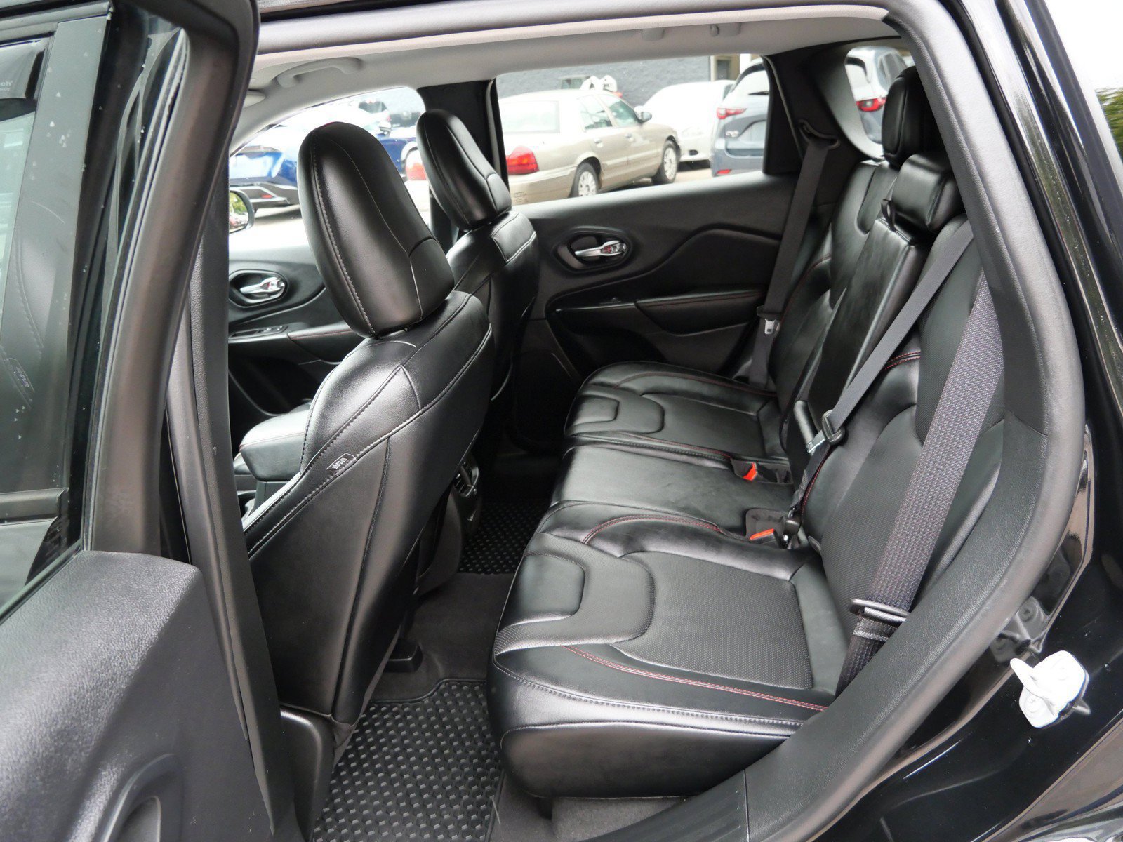 Used 2022 Jeep Cherokee Trailhawk w/ Sound & Nav Group AWD/4WD image 11