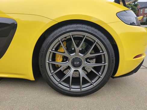Used 2024 Porsche 718 Cayman GT4 RS RWD image 9
