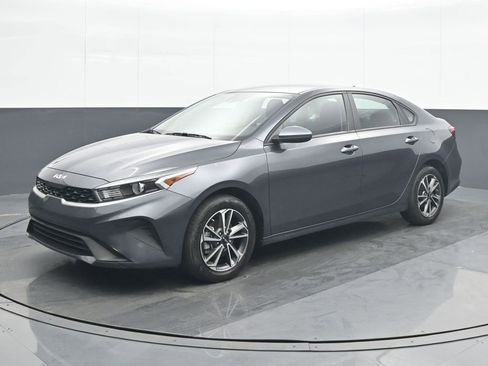 Used 2024 Kia Forte LXS FWD image 2