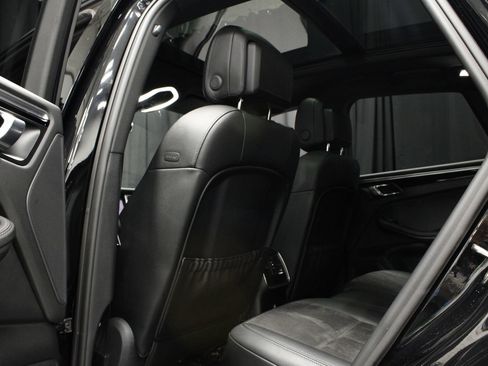 Certified 2021 Porsche Macan AWD/4WD image 19