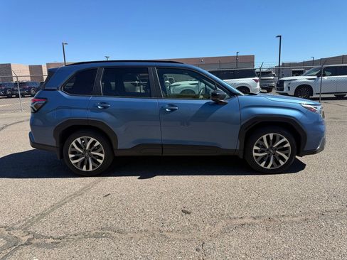 Used 2025 Subaru Forester Touring w/ Popular Package - Touring AWD/4WD image 4