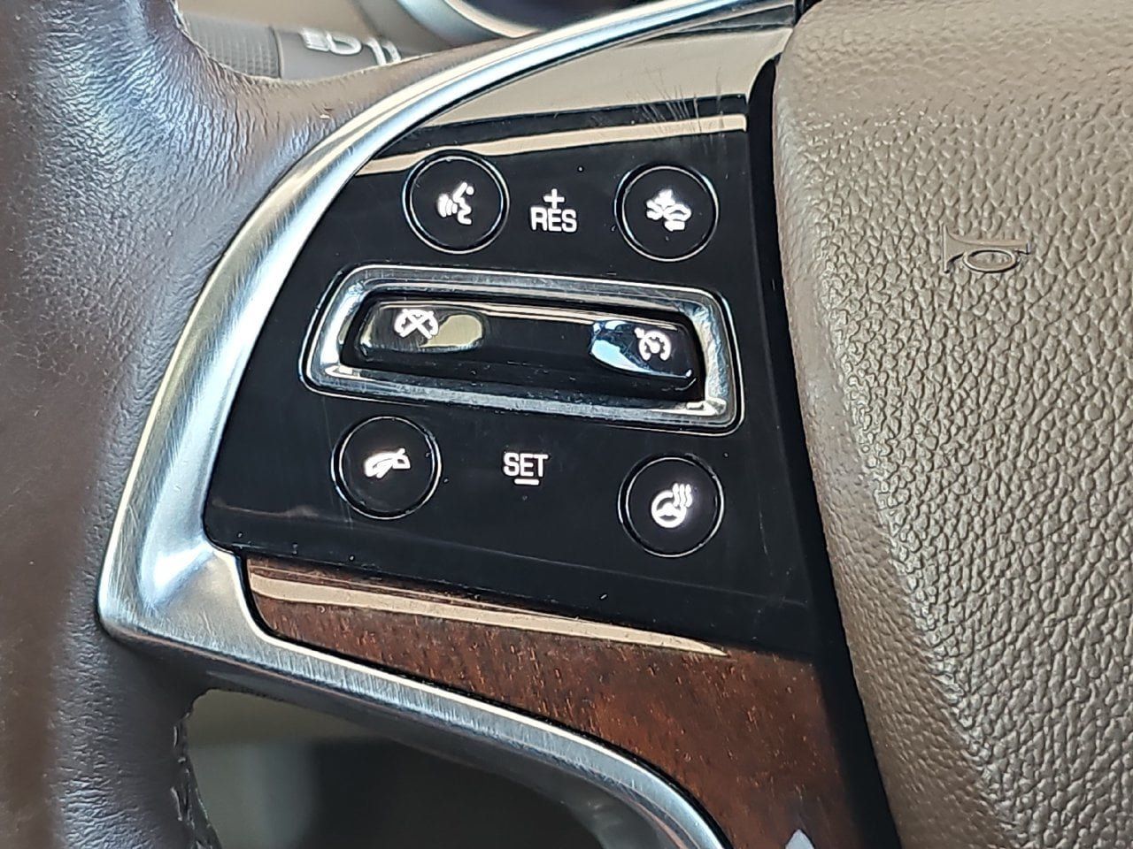 Used 2014 Cadillac SRX Luxury w/ Driver Awareness Package AWD/4WD image 17
