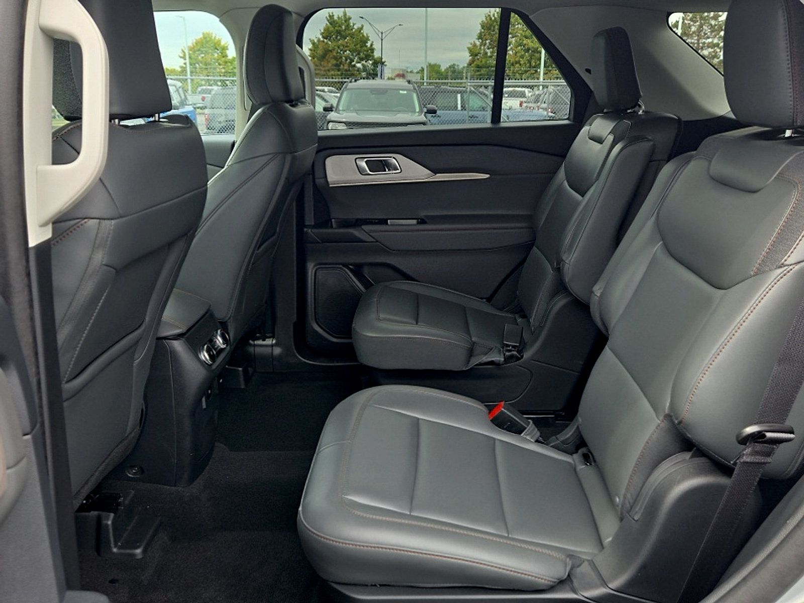 Used 2025 Ford Explorer Active w/ Active Comfort Package AWD/4WD image 21