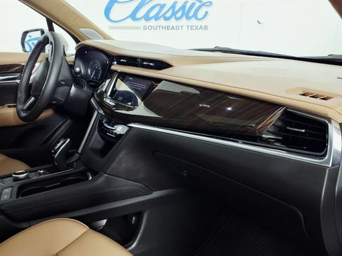 Used 2025 Cadillac XT6 Premium Luxury w/ Platinum Package AWD/4WD image 7