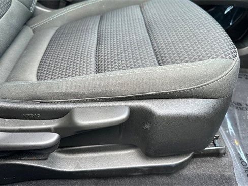 Certified 2022 Chevrolet Bolt EUV LT w/ Comfort Package image 18