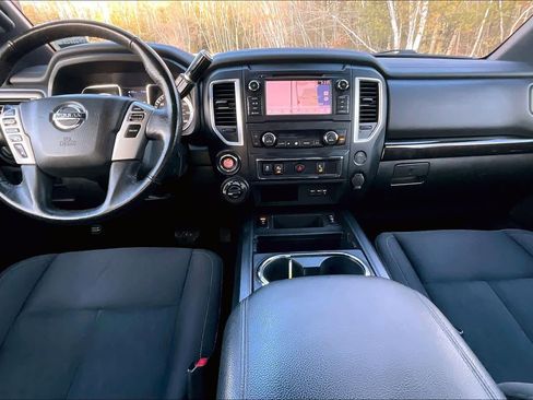 Used 2019 Nissan Titan SV w/ SV Convenience Package image 15
