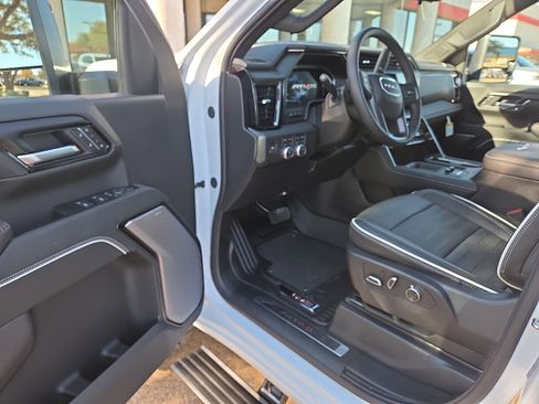 New 2026 GMC Sierra 2500 AT4X w/ LPO, Black Badging Package image 10