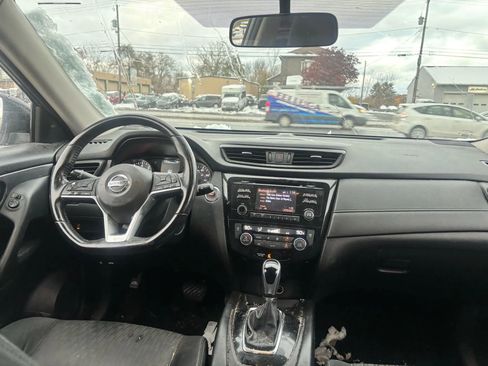 Used 2017 Nissan Rogue SV image 10