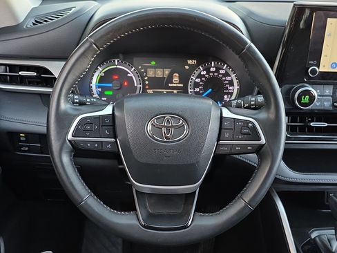 Used 2023 Toyota Highlander LE image 13
