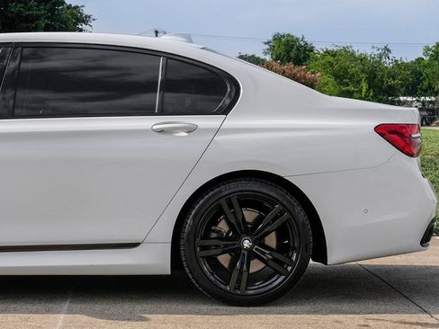 Used 2017 BMW 750i RWD image 14