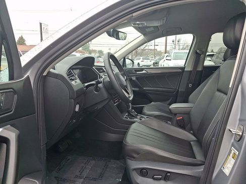 Certified 2022 Volkswagen Tiguan SE image 13