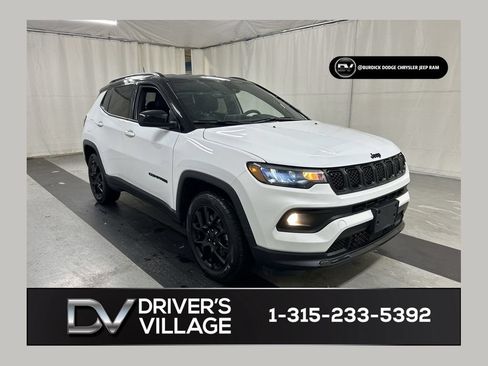 Used 2023 Jeep Compass Latitude AWD/4WD image 1