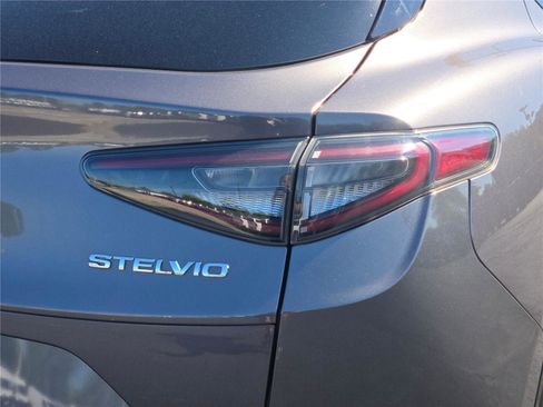 Used 2024 Alfa Romeo Stelvio Veloce image 13