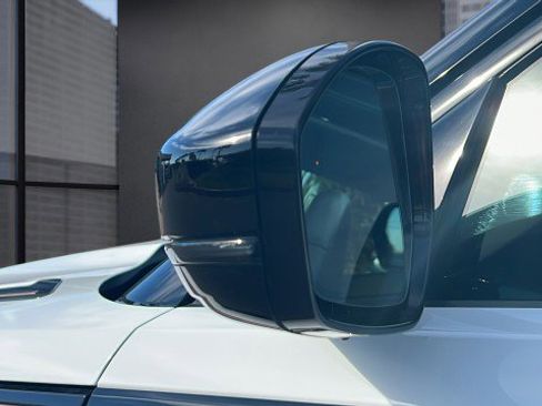 Used 2023 Land Rover Range Rover Evoque R-Dynamic SE image 19