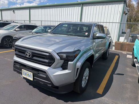 Used 2024 Toyota Tacoma SR5 w/ SR5 Upgrade Package image 8