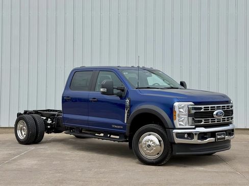 New 2026 Ford F550 4x4 Crew Cab image 8