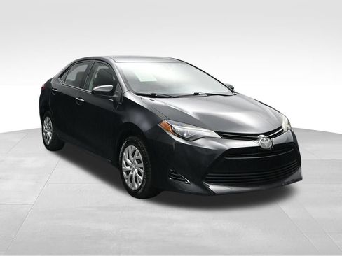 Used 2018 Toyota Corolla LE FWD image 7